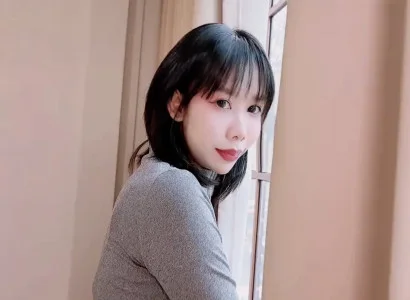 Người thuê nhà dễ thương xem phòng và địt với chủ ngay lập tức