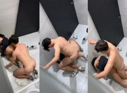 Họ trong quán bar quan hệ trong nhà vệ sinh và bị ghi lại
