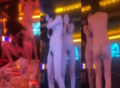 Cô em thực hiện vũ khúc thoát y loạn tiết trong quán karaoke