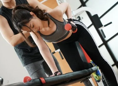 Người phụ nữ thiếu thốn tình dục với anh PT số hưởng địt nhau